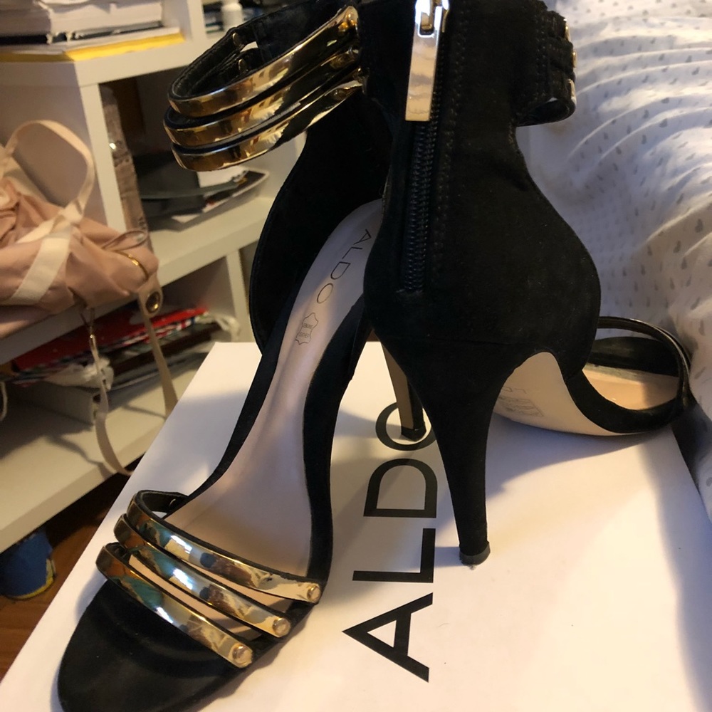 Beautiful black heels!